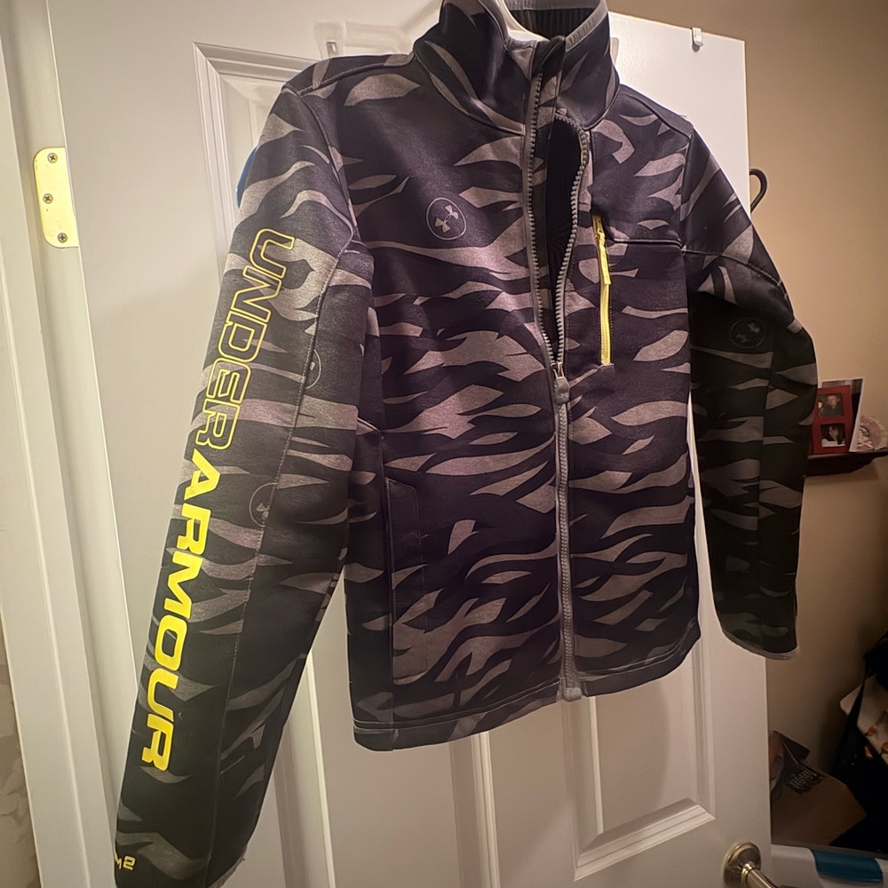 Under Armour Kids grey Camo extreme cold gear Jacket - like new